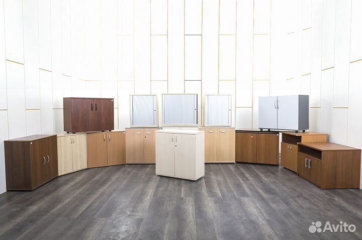 Тумба офисная для оргтехники с дверцами