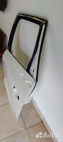 Задняя левая дверь Porsche Cayenne 958