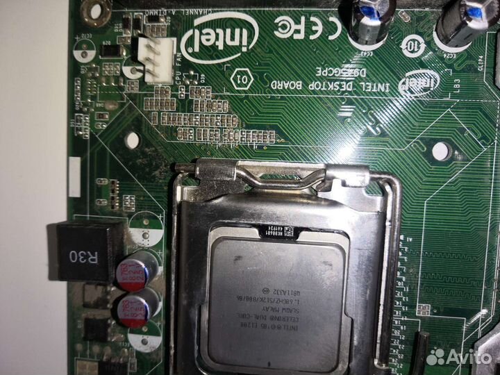 Материнская плата с процессором и памятью