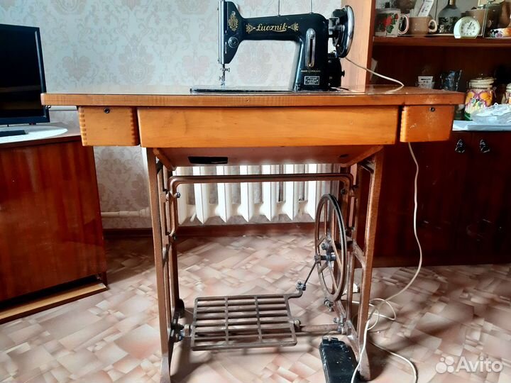 Продам швейную машину
