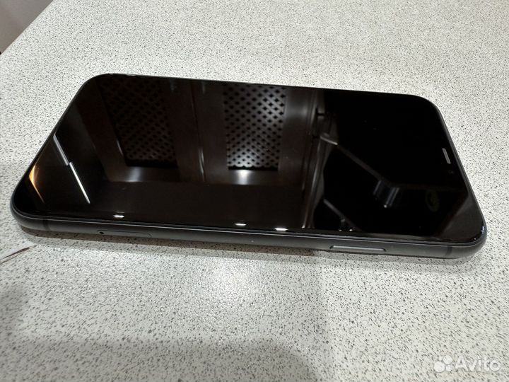 Телефон iPhone 11 64gb