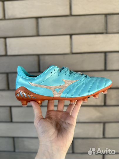 Футбольные бутсы Mizuno