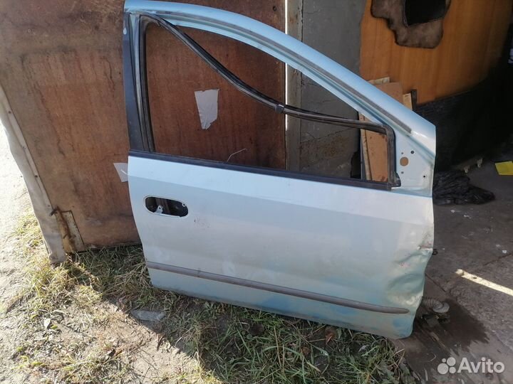 Продам запчасти правой передней двери ниссан тино