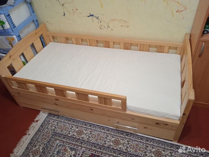 Детская кровать от 3 лет с бортиками и матрасом