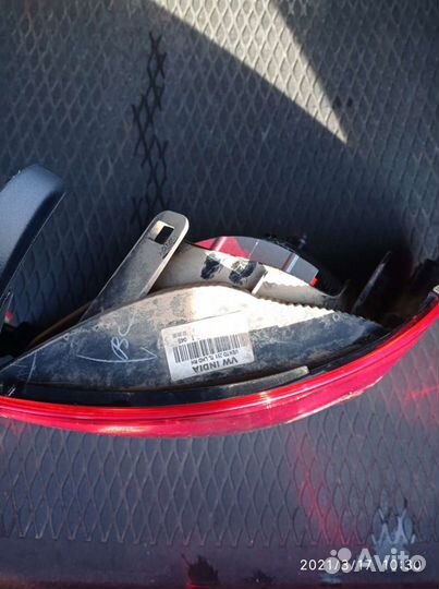 Задний правый фонарь volkswagen polo