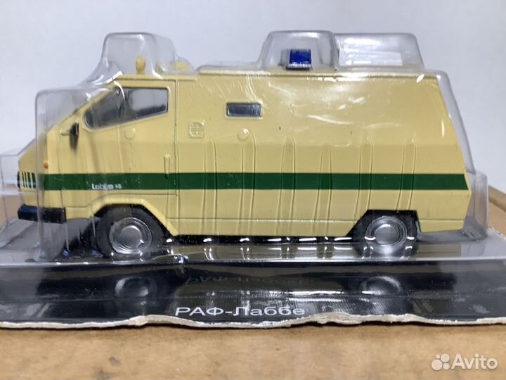 Модель автомобиля раф-Лаббе 1:43 деа
