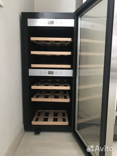 Винный шкаф Caso WineComfort 24