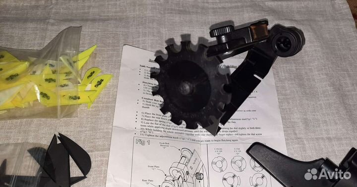 Устройство для ремонта и наклейки оперения стрел