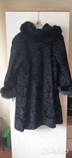 Шуба из каракуля с песцом