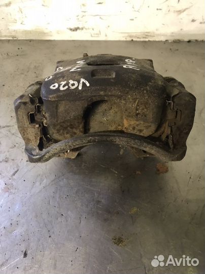 Суппорт передний правый Nissan Maxima A32 Cefiro