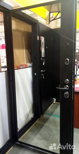 Дверь входная Графика с зеркалом