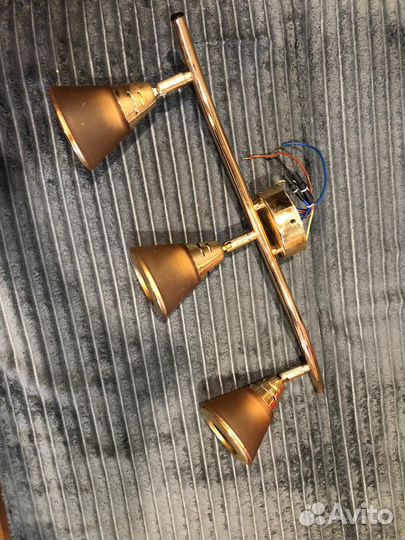 Продам люстру