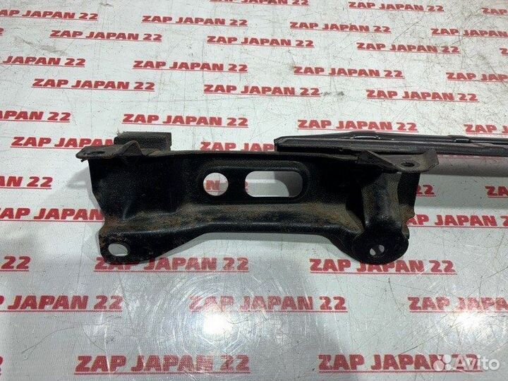 Усилитель бампера задний Toyota Town Ace Noah SR50