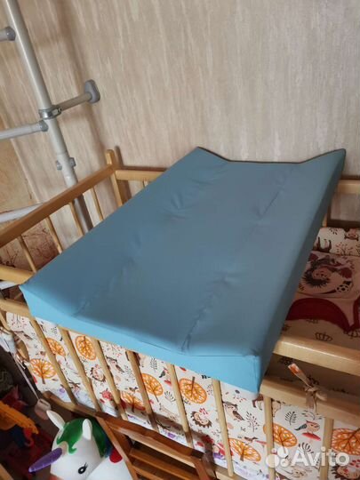 Пеленальная доска на кроватку