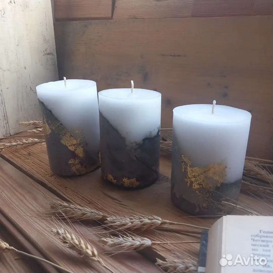 Свечи на бетонном основании