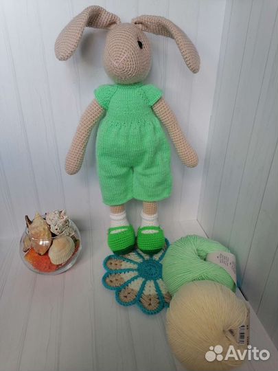 Зайцы вязаные ручной работы