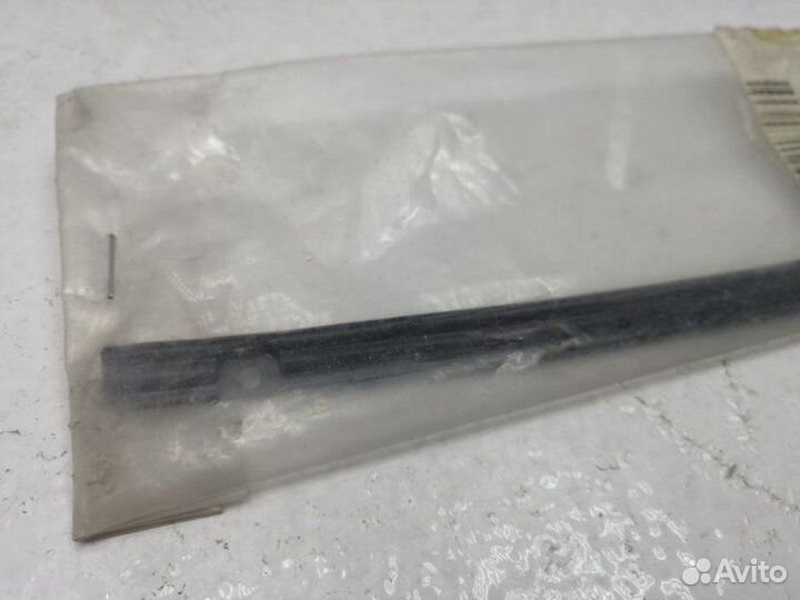 Молдинг лобового стекла правый Audi Q5 8R