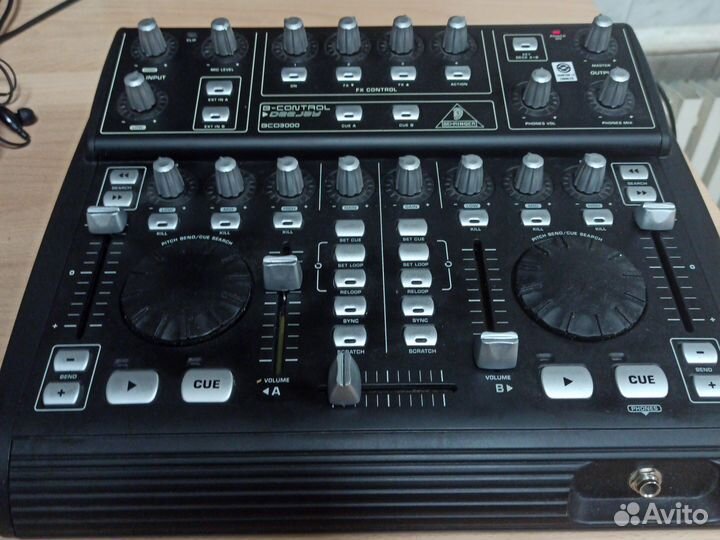 Dj контролер Behringer BCD3000