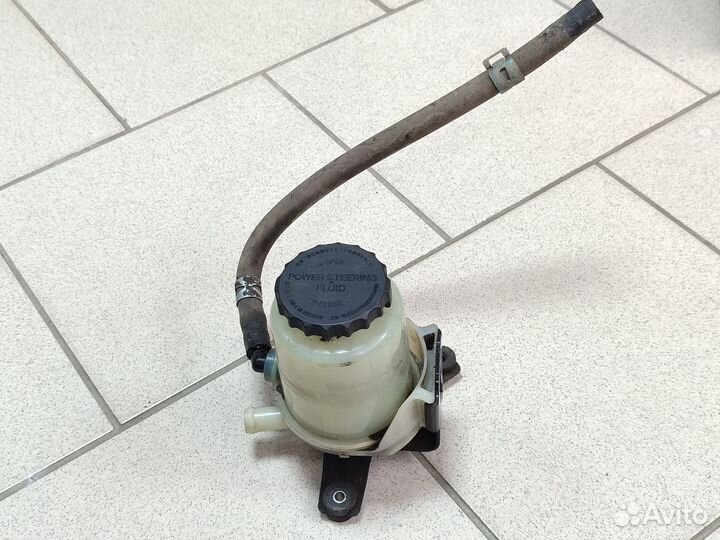 Бачок гур Toyota Land Cruiser 200 2007-2021