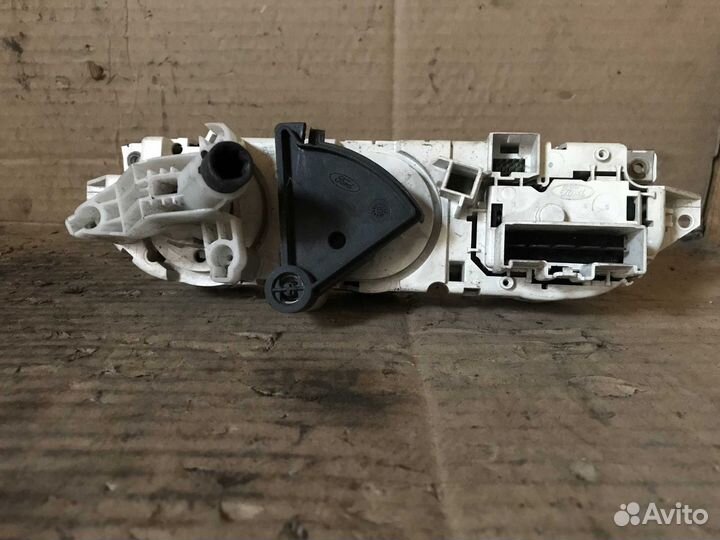 Панель блок управления климатом Ford Focus 2
