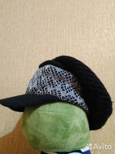 Берет с козырьком женский