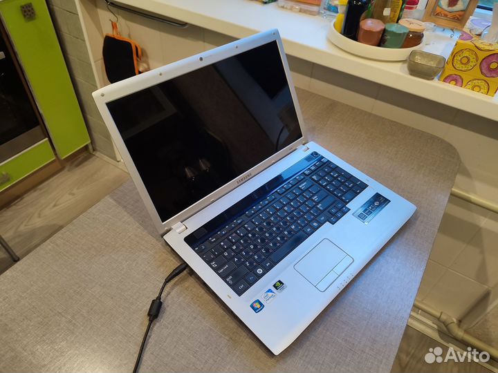 Ноутбук Samsung np-r730