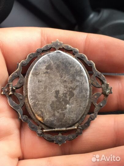 Старинный брошь