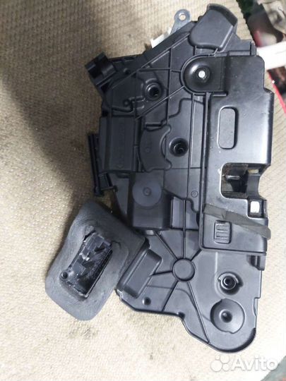 Замок двери Шкода Октавия 3