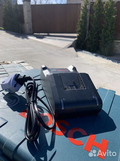 Зарядное устройство для шуруповерта bosch