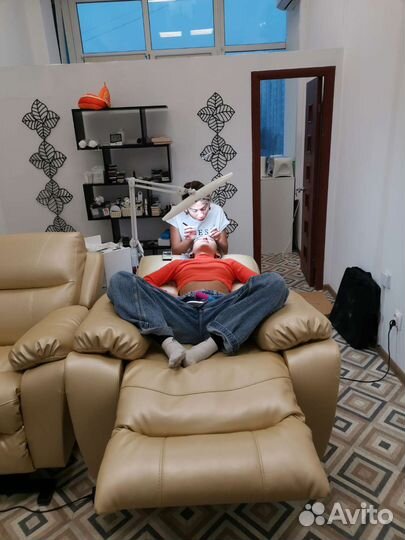 Наращивание ресниц на креслах реклайнерах