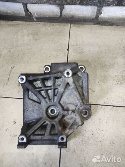 Кронштейн кондиционера Mitsubishi Outlander 1