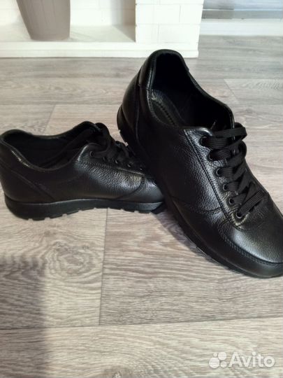 Кроссовки мужские 42 размер