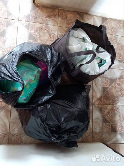 Три пакета вещей