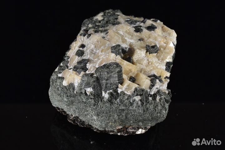 Диопсид, кальцит. Лот №512