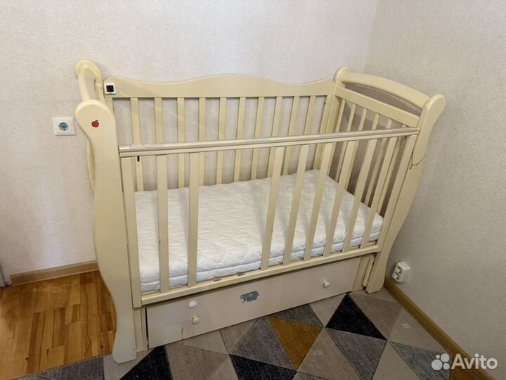 Детская кроватка