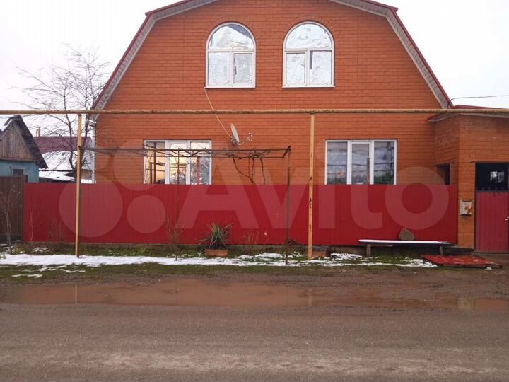 Дом 200 м² на участке 8 сот.