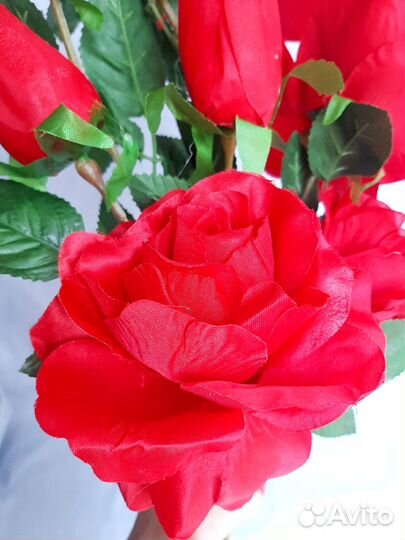 Искусственные цветы розы. 70 см. Ветка розы