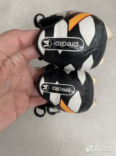 Футбольные бутсы adidas