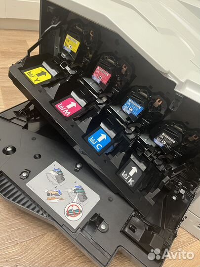 Цветной лазерный принтер HP Color LaserJet CP5225