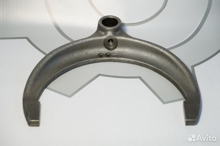 Вилка переключения II и III