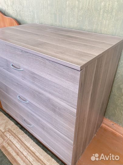 Комод с тремя глубокими ящиками