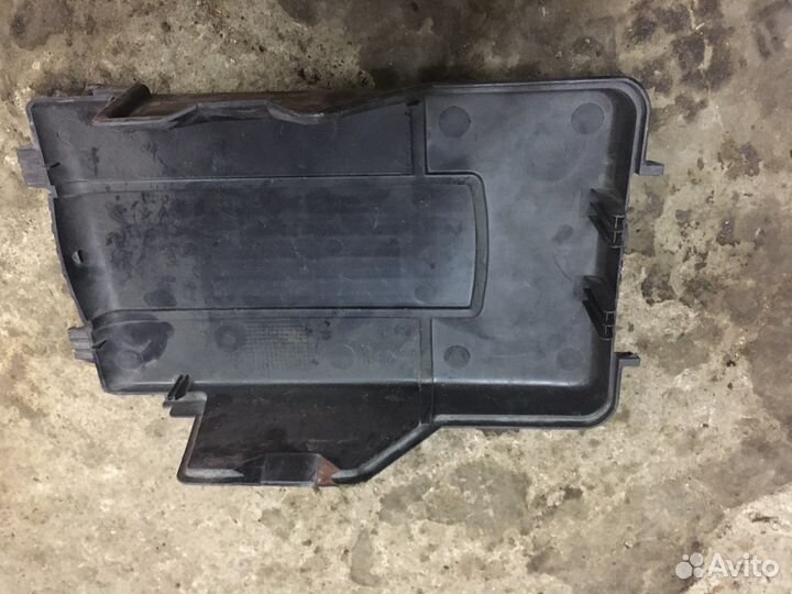 Крышка корпуса акб volkswagen passat B6