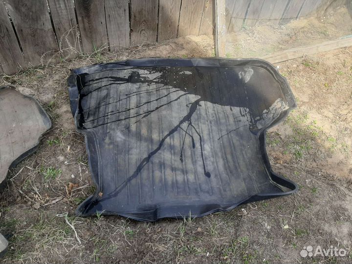 Продам коврик в багажник 2110