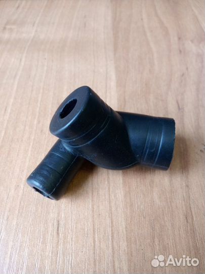 Патрубок воздушный (тройник) Volkswagen Passat B5+