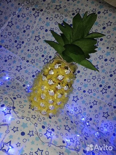 Ананас из конфет