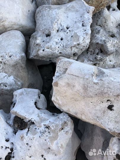 Ландшафтный камень известняк выветренный (белый)