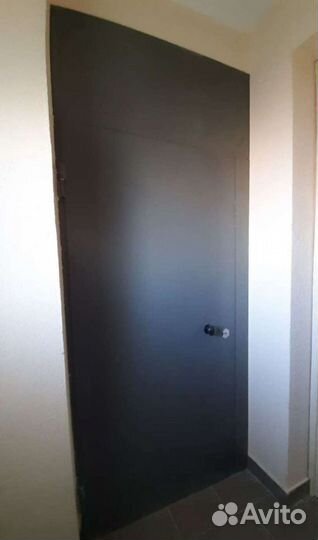 Дверь металлическая тамбурная в карман с замком