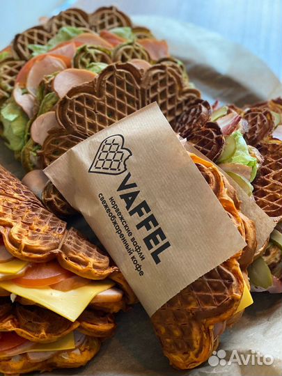 Повар универсал в кафе норвежских вафель ”Vaffel”