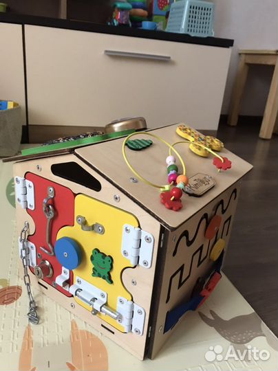 Бизиборд домик