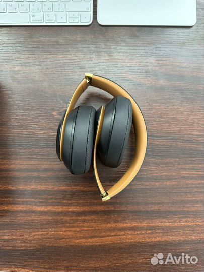 Beats Studio 3 wireless skyline